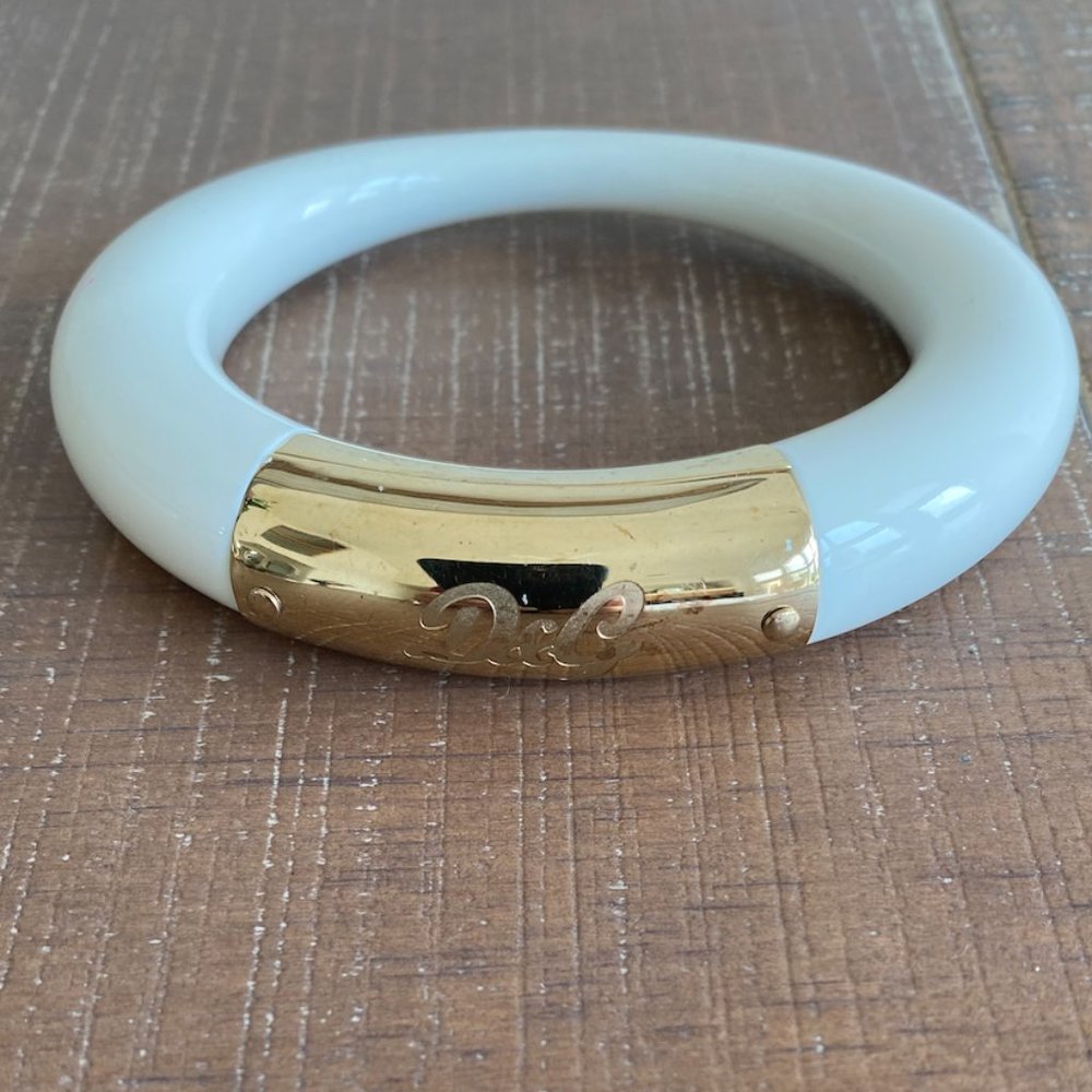 RARE DOLCE & GABBANA WHITE LUCITE D&G LOGO BANGLE